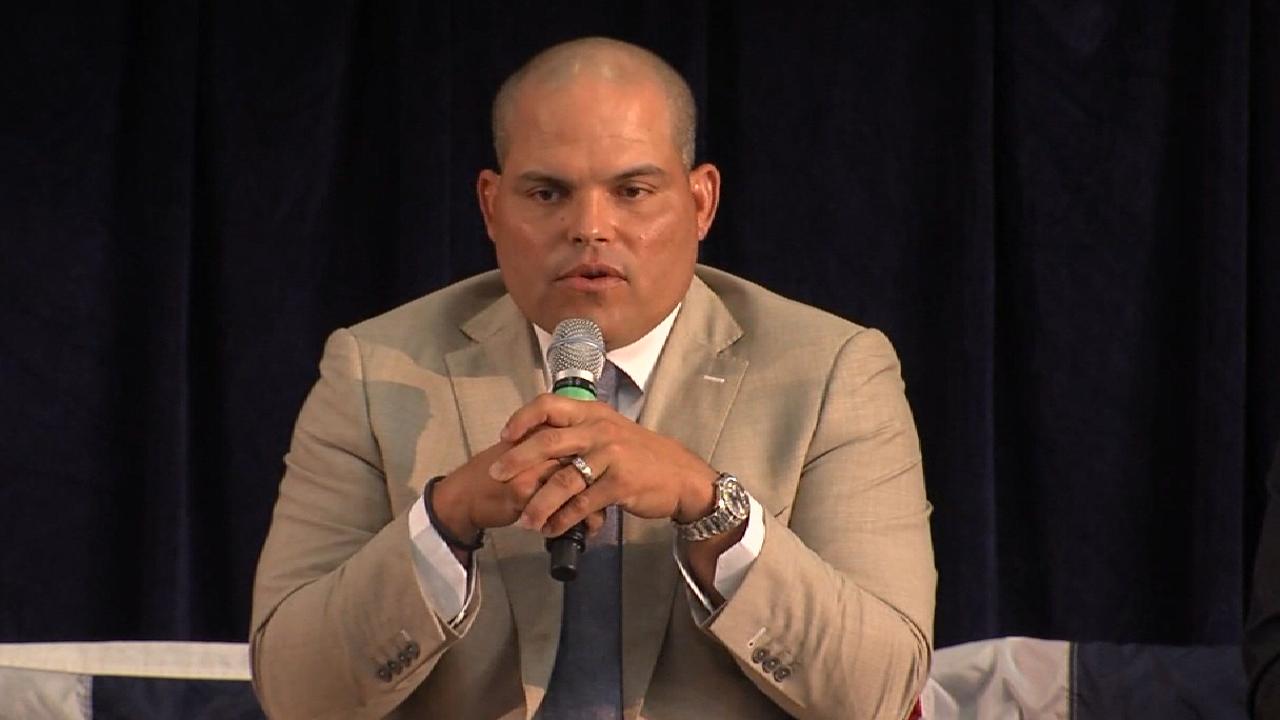 Rangers unveil plans to honor Pudge