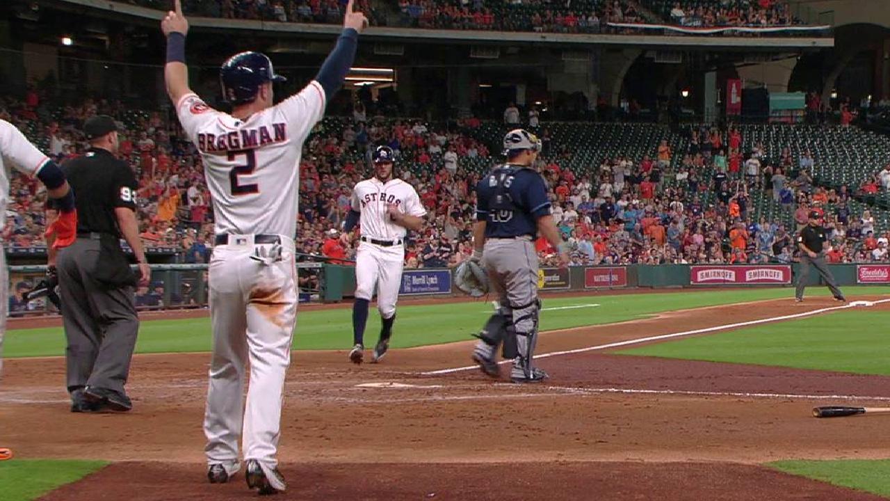 Altuve's two-run single