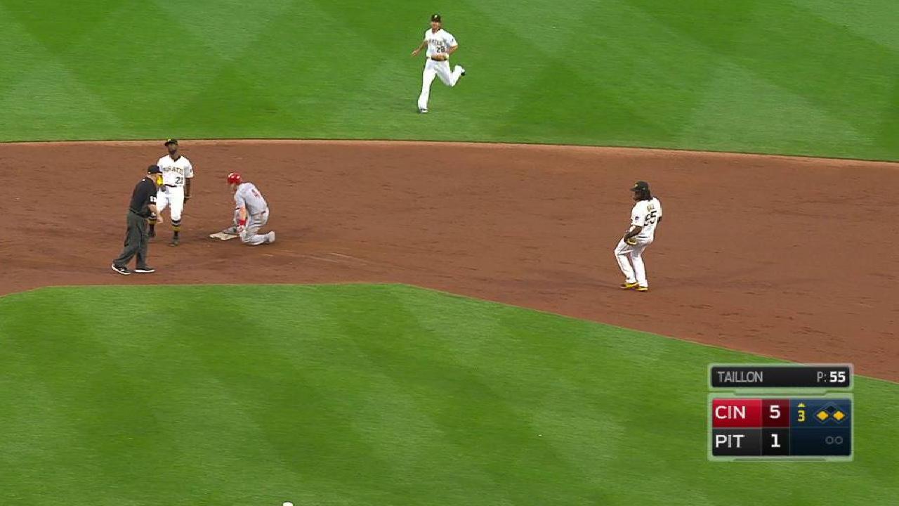 Gennett advances on blunder