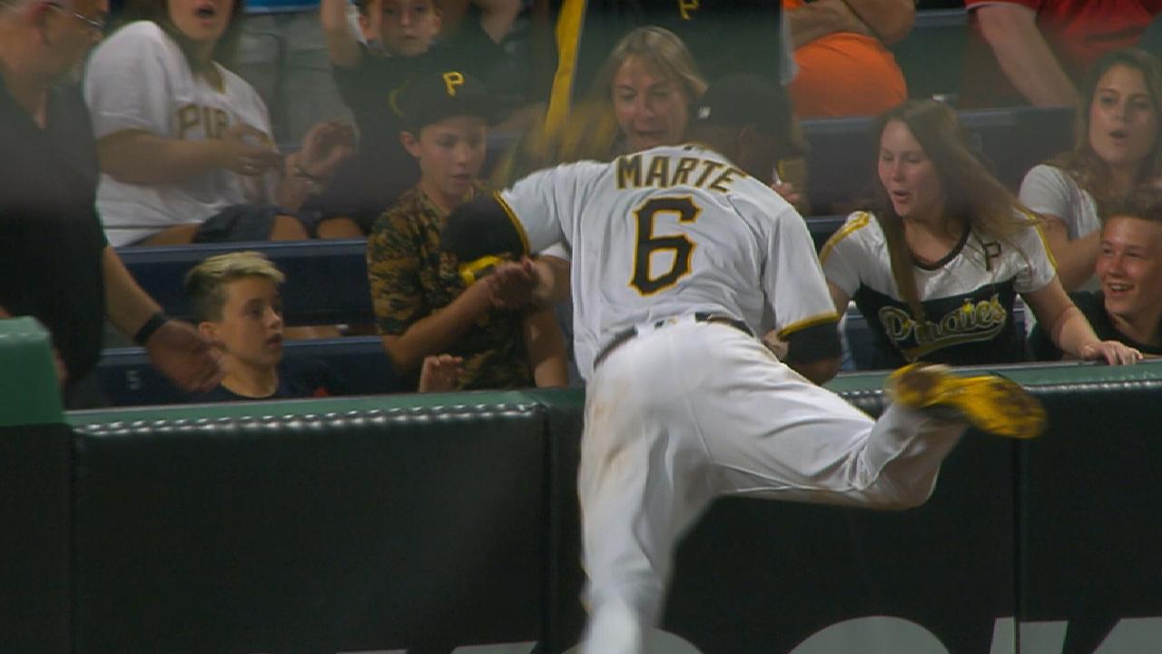 Must C: Marte robs homer