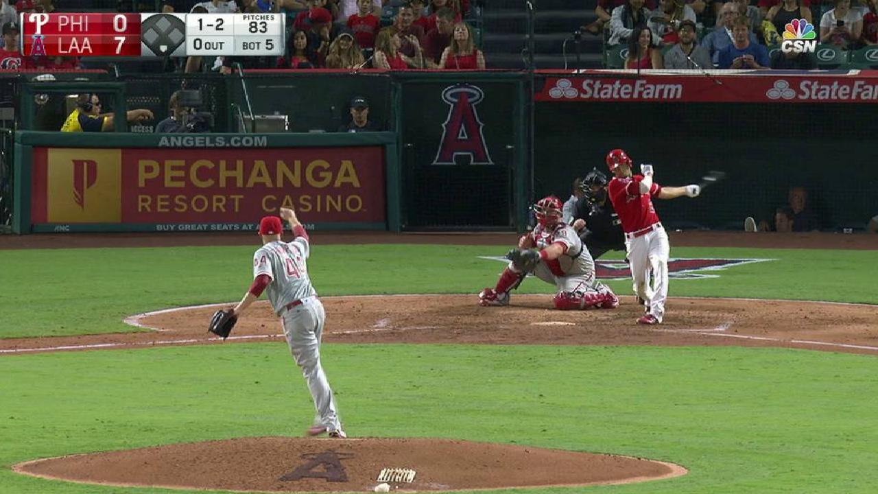 Seven-run third inning sinks Phillies