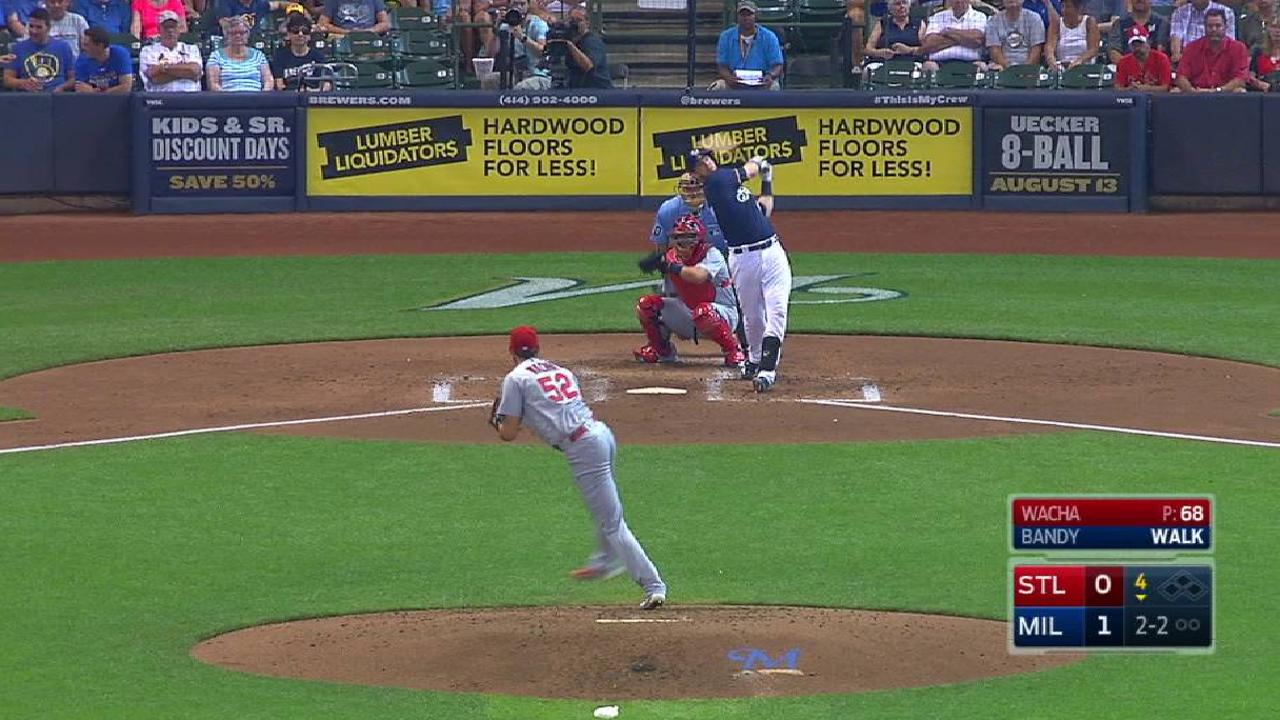 Wacha fans Bandy swinging
