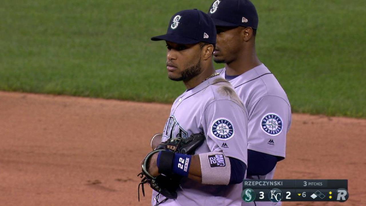 Mariners 'shift' spots on defense to help Cano