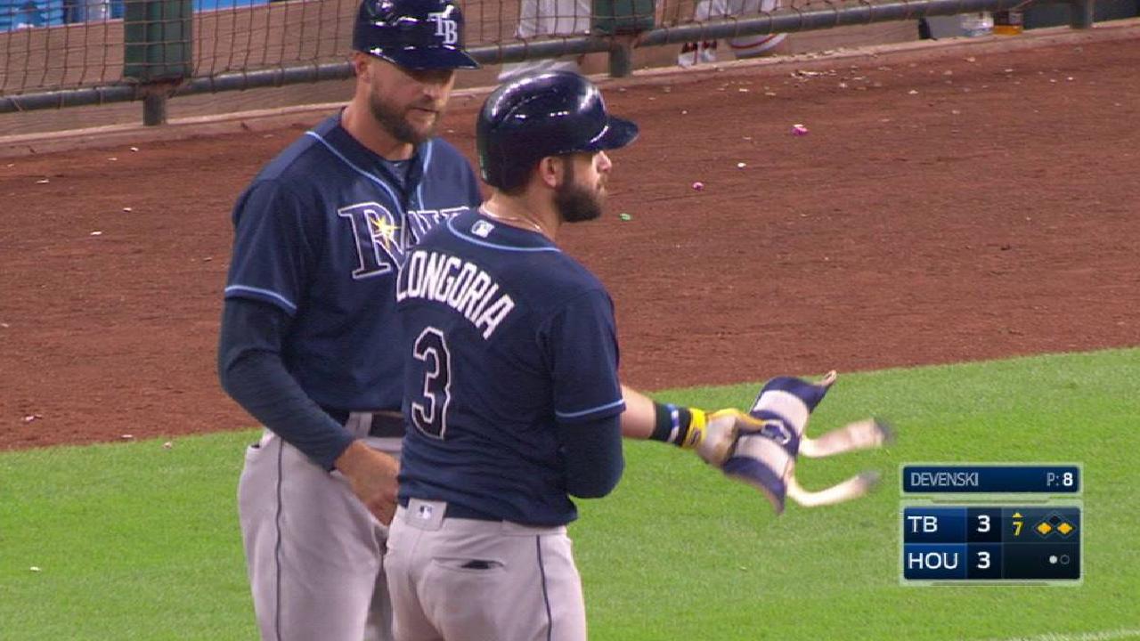 Dickerson capitalizes on miscue