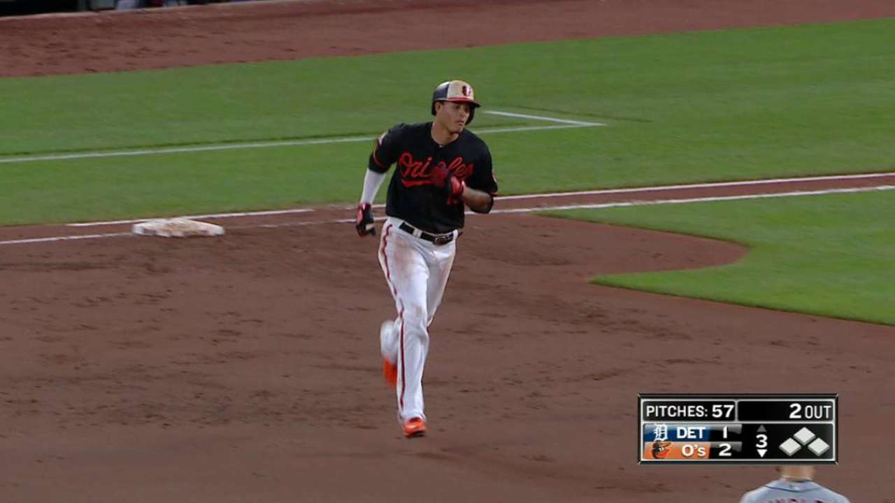 Machado's solo home run