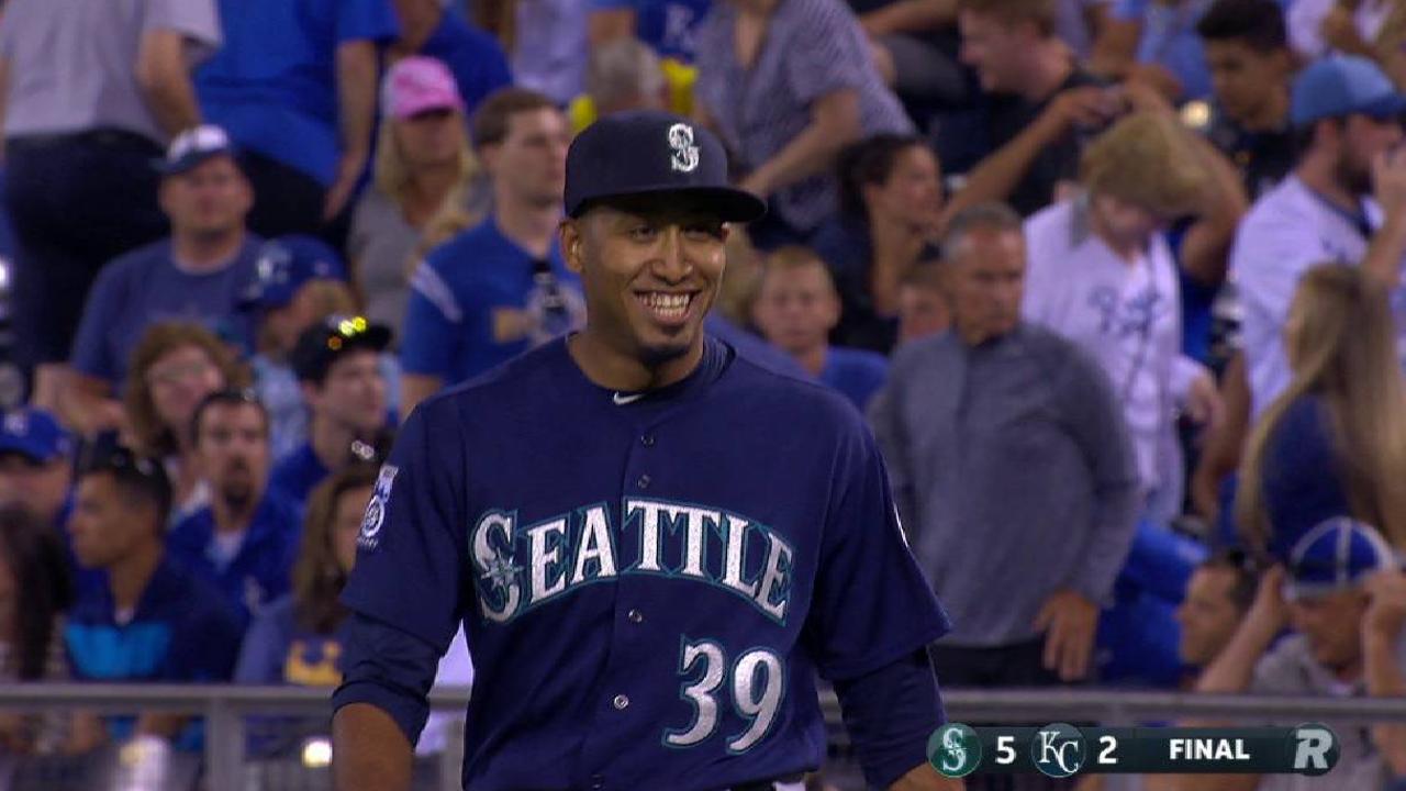 Diaz nails down the save
