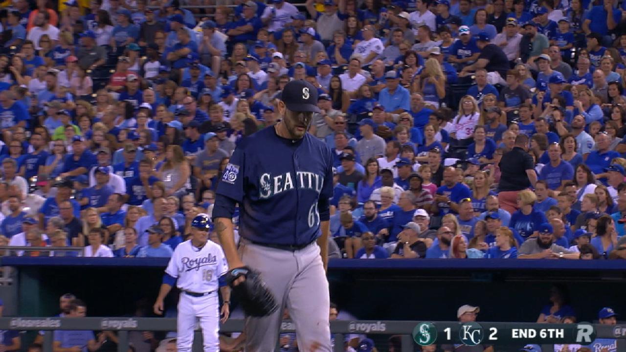 Paxton ties club mark with 7th straight win