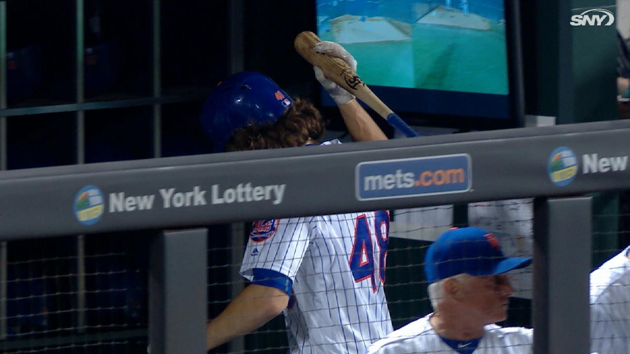 deGrom breaks bat