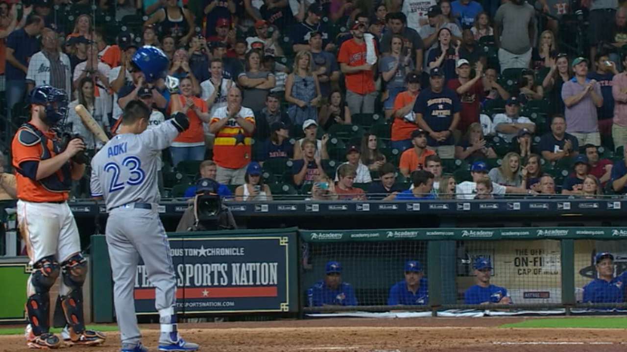 Aoki gets warm ovation from Astros fans