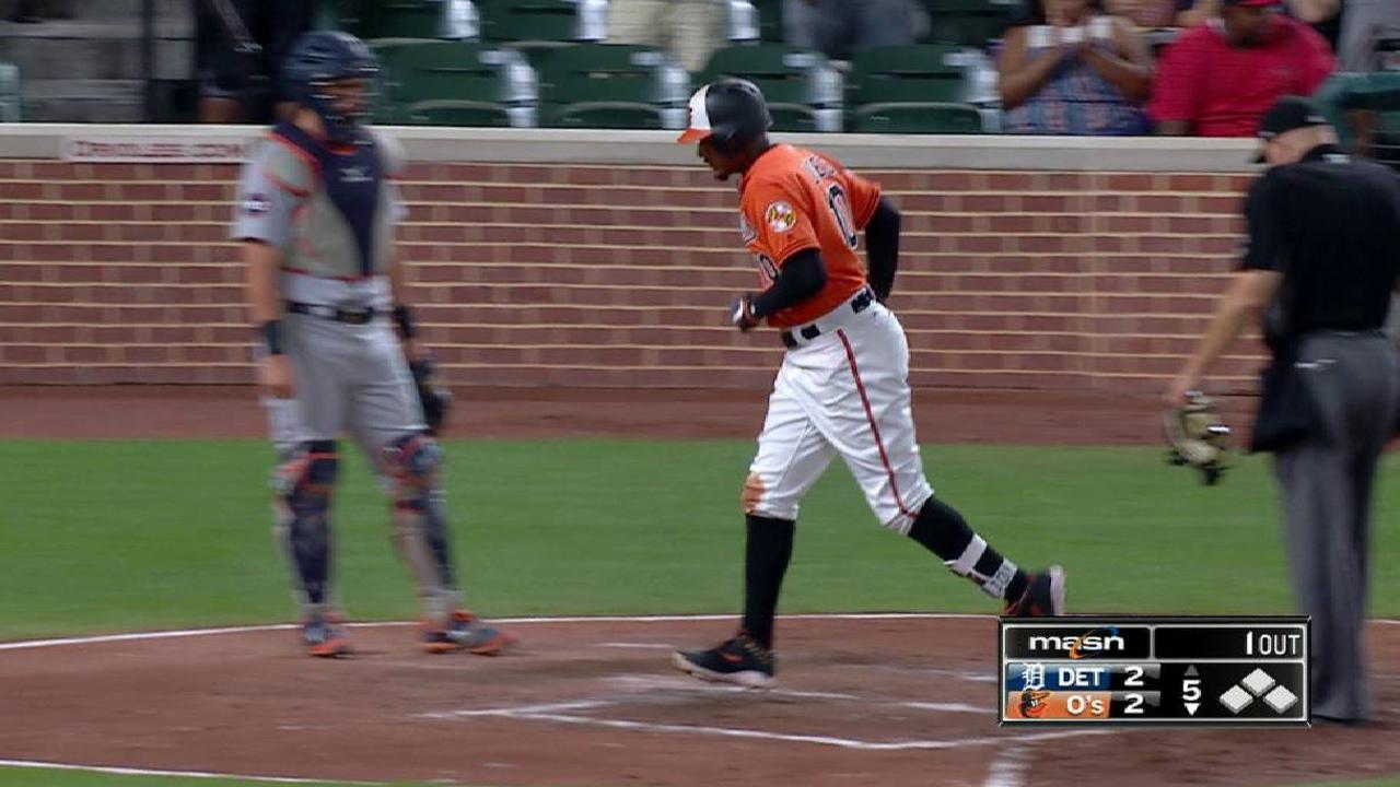 Jones' solo homer