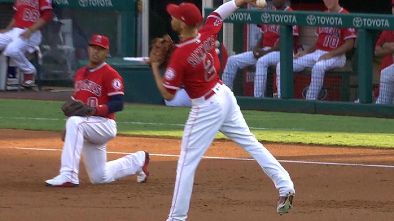 Simmons Jeter-esque with slick jump throw
