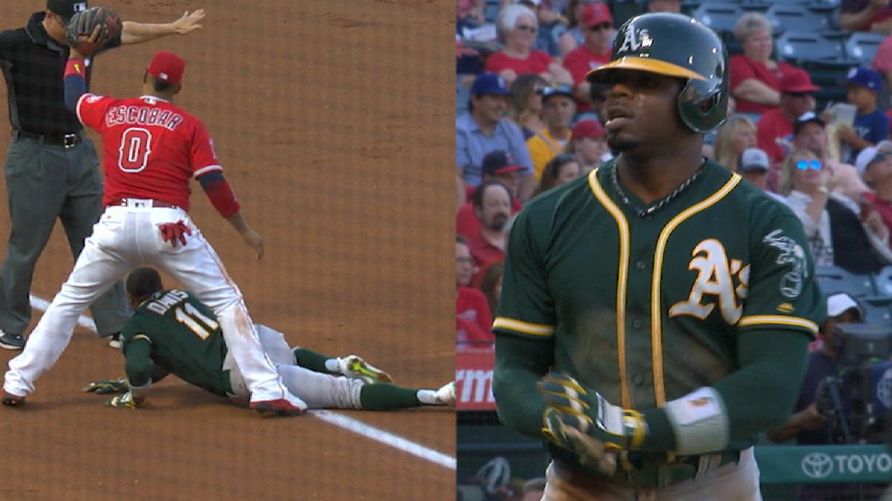 Rajai Davis' speed produces run
