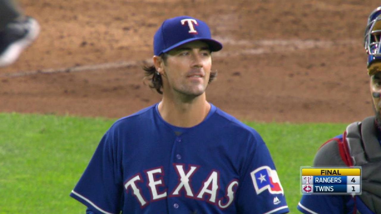 Robinson throws out Escobar