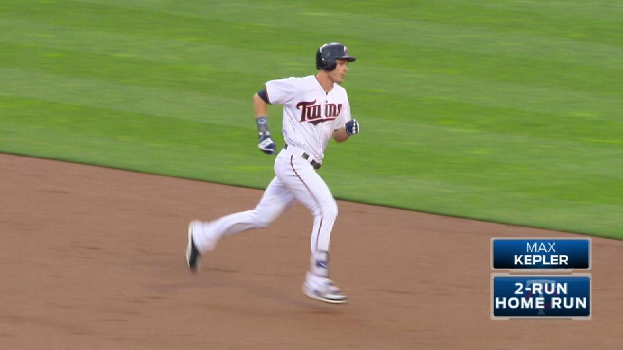 Twins slug 3 HRs to earn split with Texas