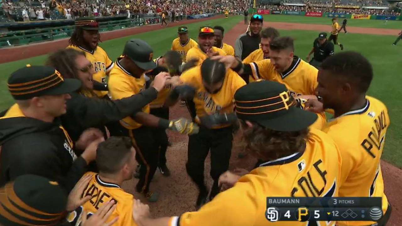 S-Rod celebrates return with walk-off vs. Padres