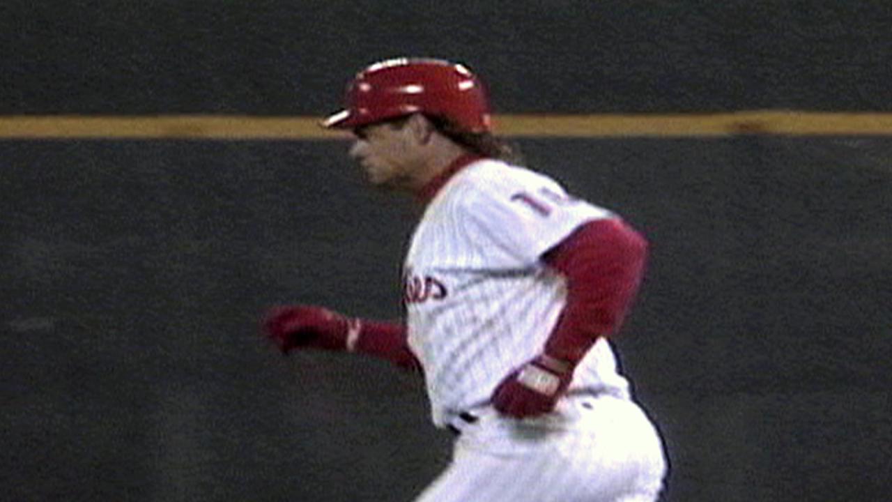 Daulton's homer gives Phils lead