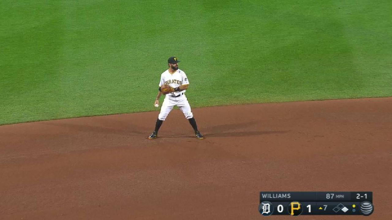 Rodriguez snags a liner