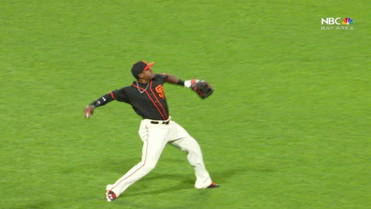 Moncrief shows off incredible arm vs. Cubs