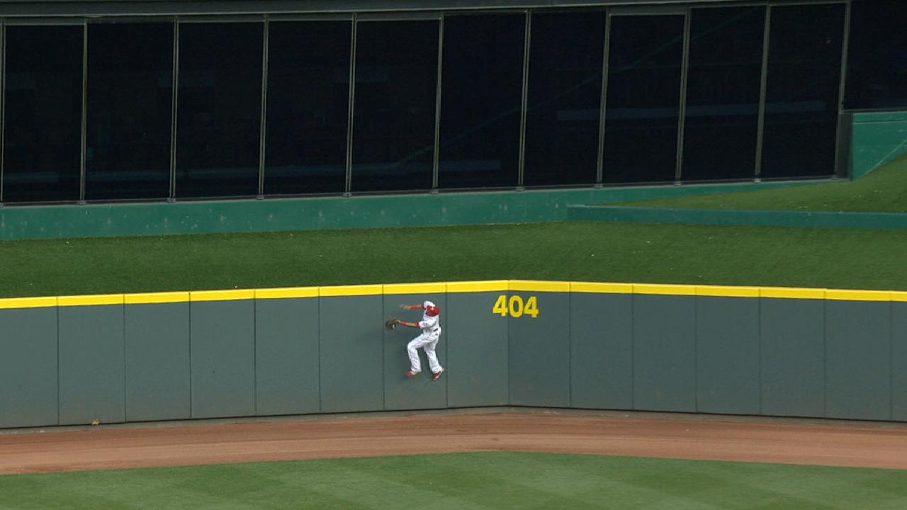Hamilton crashes into wall for amazing grab