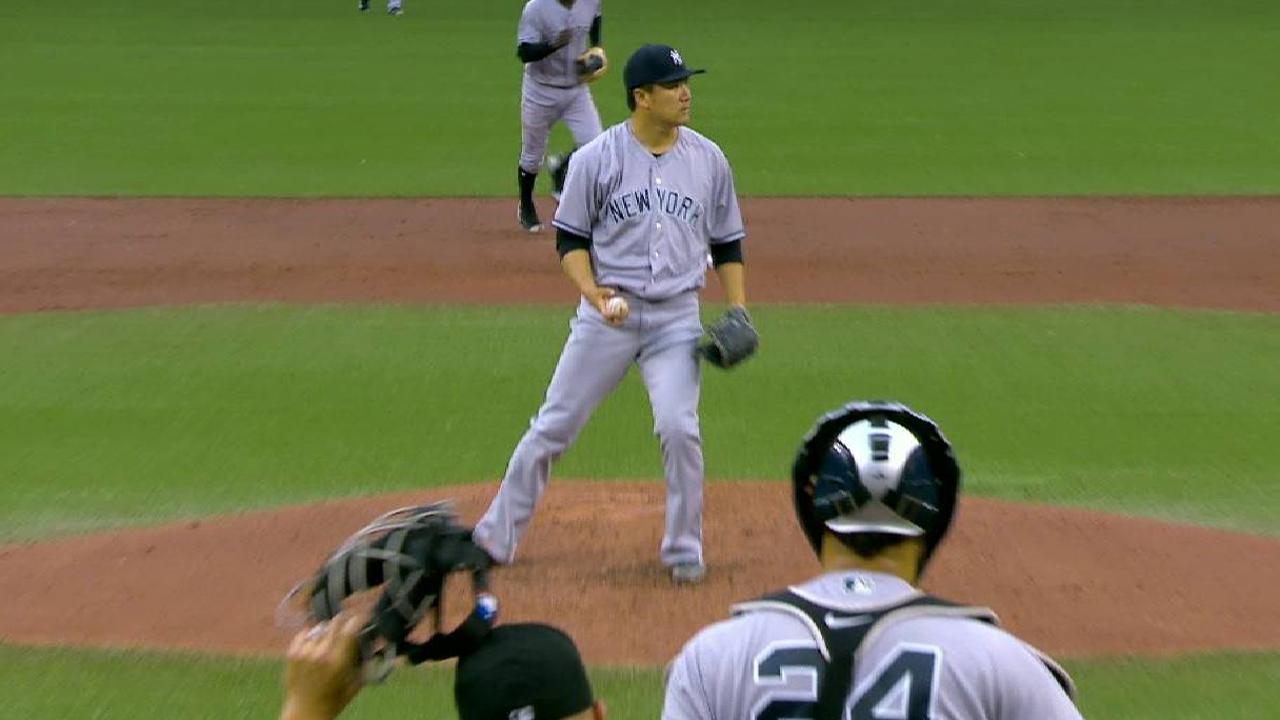 Shoulder inflammation sends Tanaka to DL