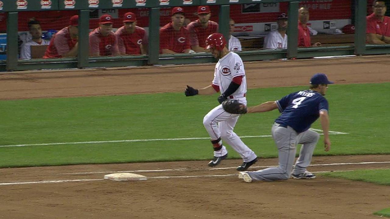 Suarez avoids the tag at first