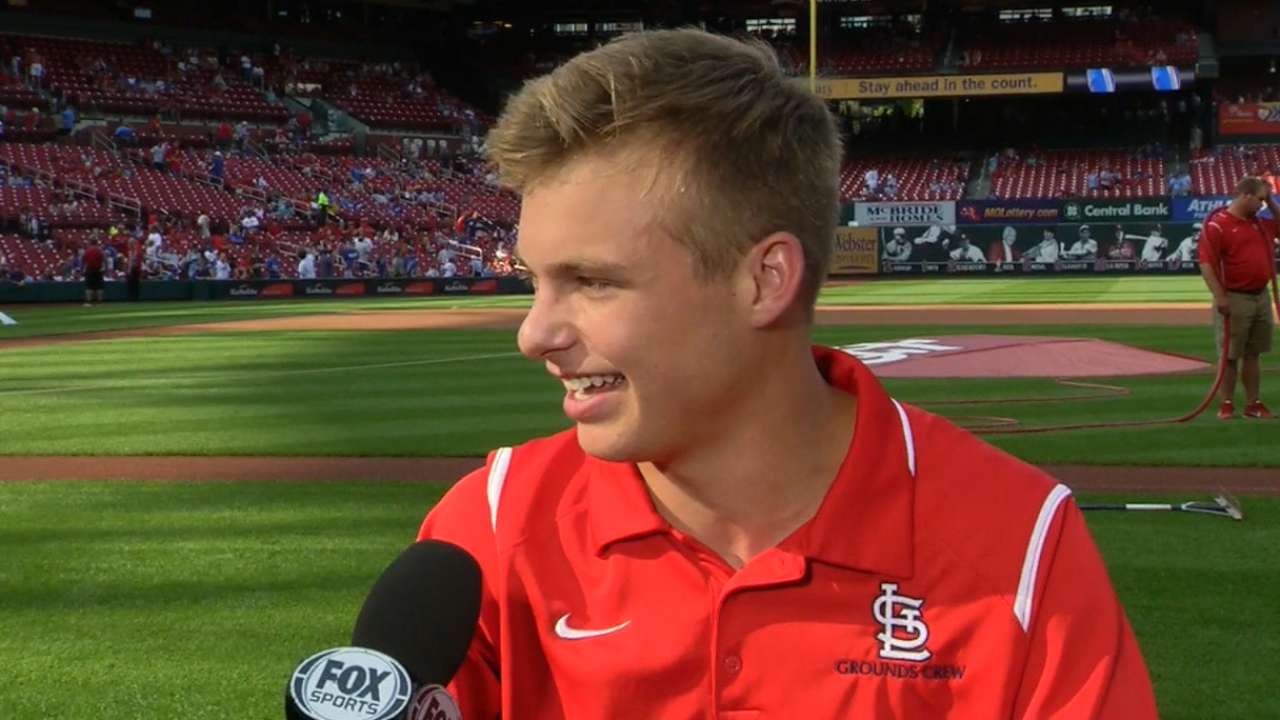 Missing purr-son? Cards on lookout for rally cat
