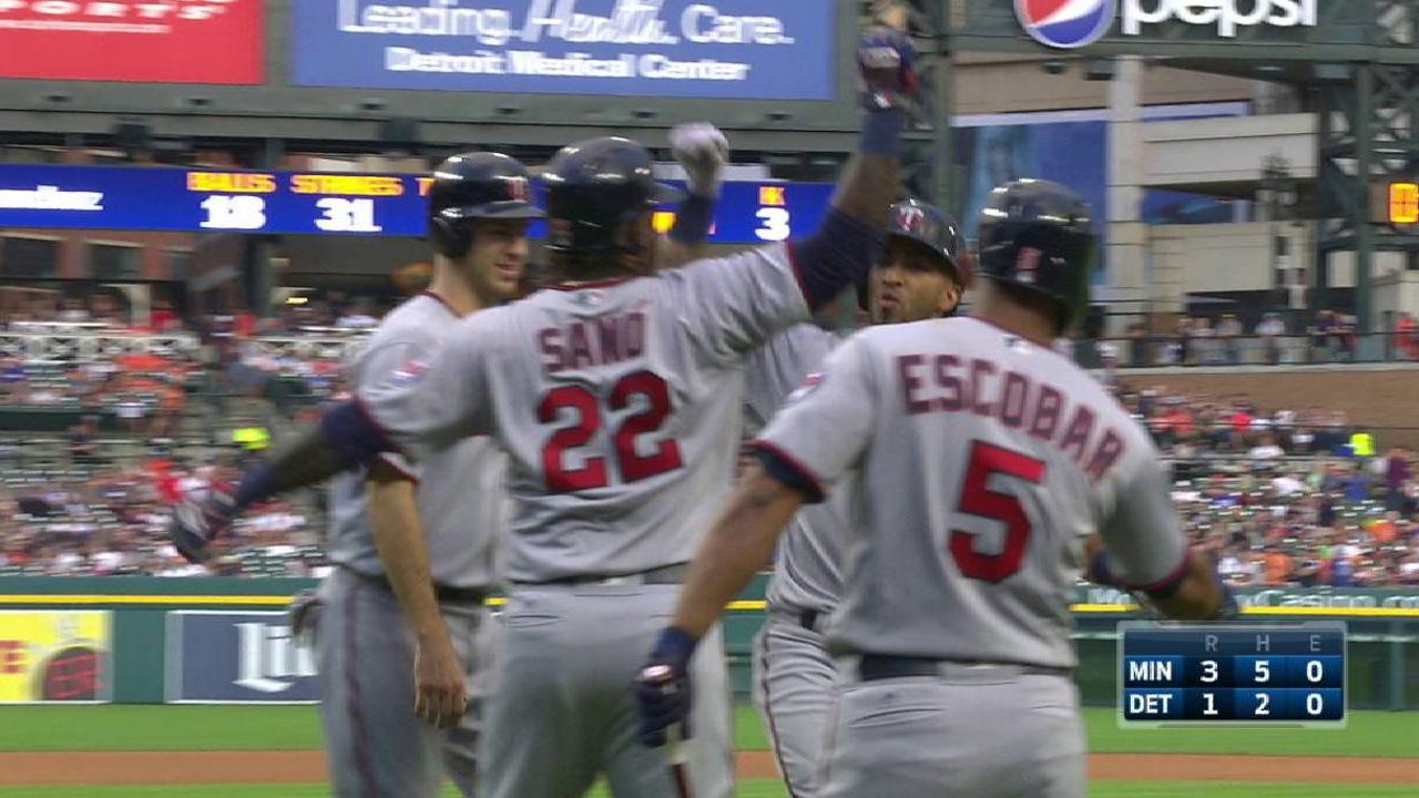 Rosario's three-run homer