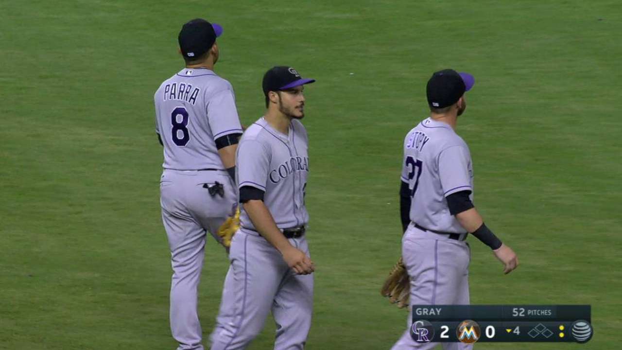 Parra throws Ozuna out at second