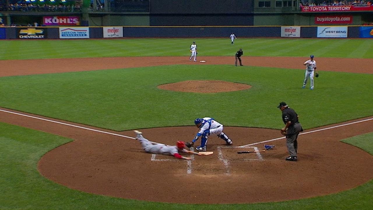 Reds capitalize on an error