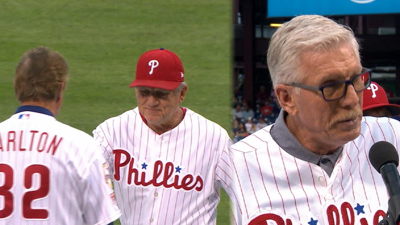 Phillies honor Wall of Famers