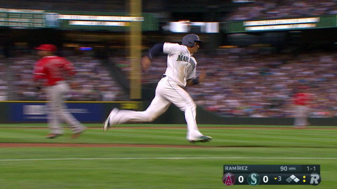 Cruz's RBI single to left