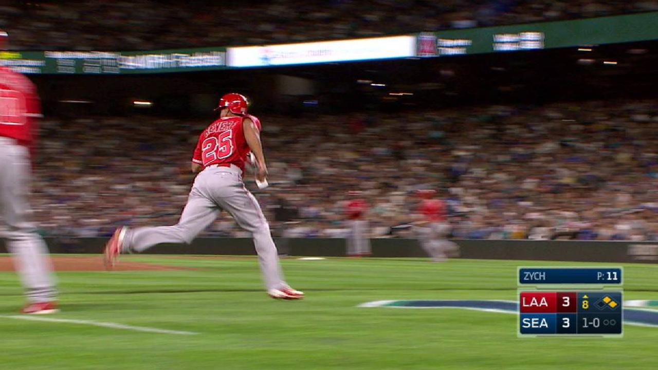 Pujols' clutch two-run double