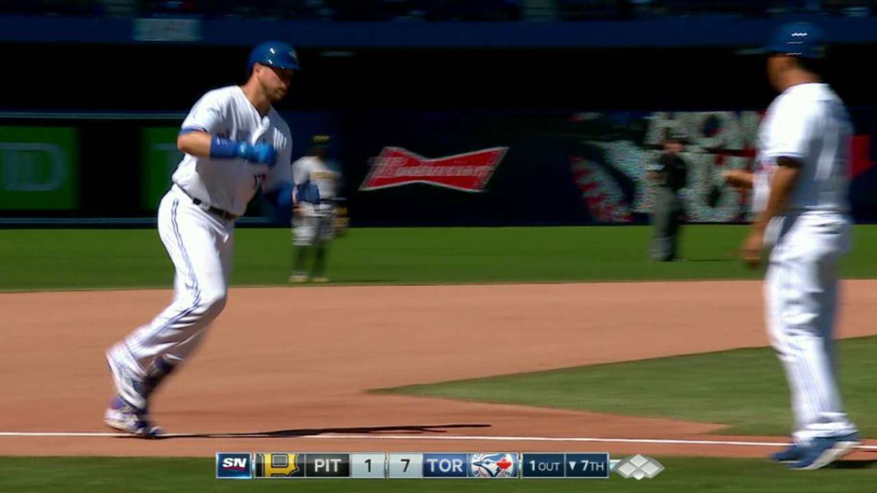Smoak's solo smash