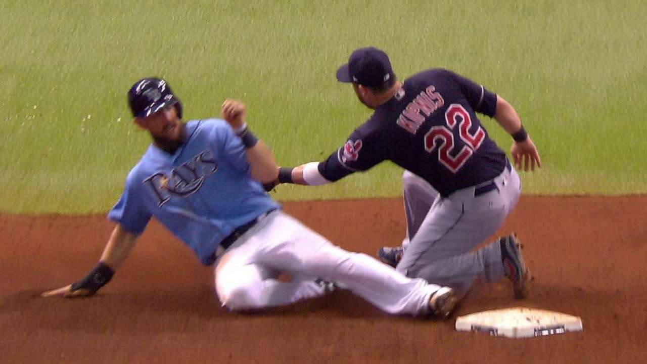Souza Jr. steals second base