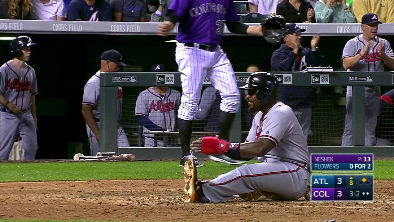 Inusitado error de Nolan Arenado ayudó a Bravos a ganar