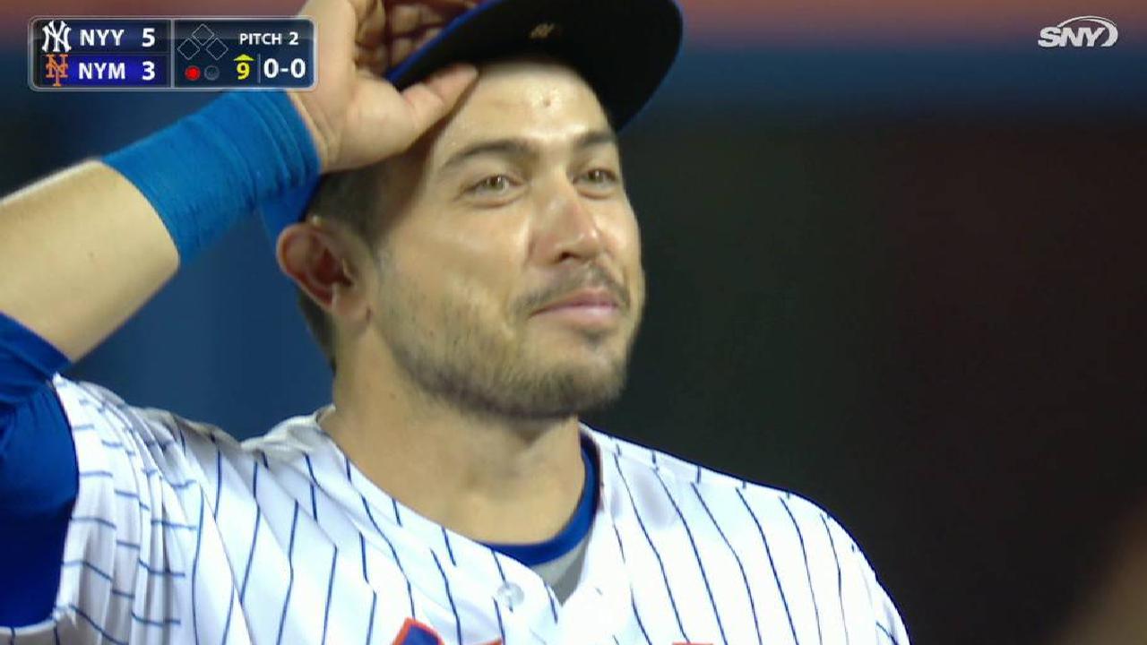 d'Arnaud catches a popup