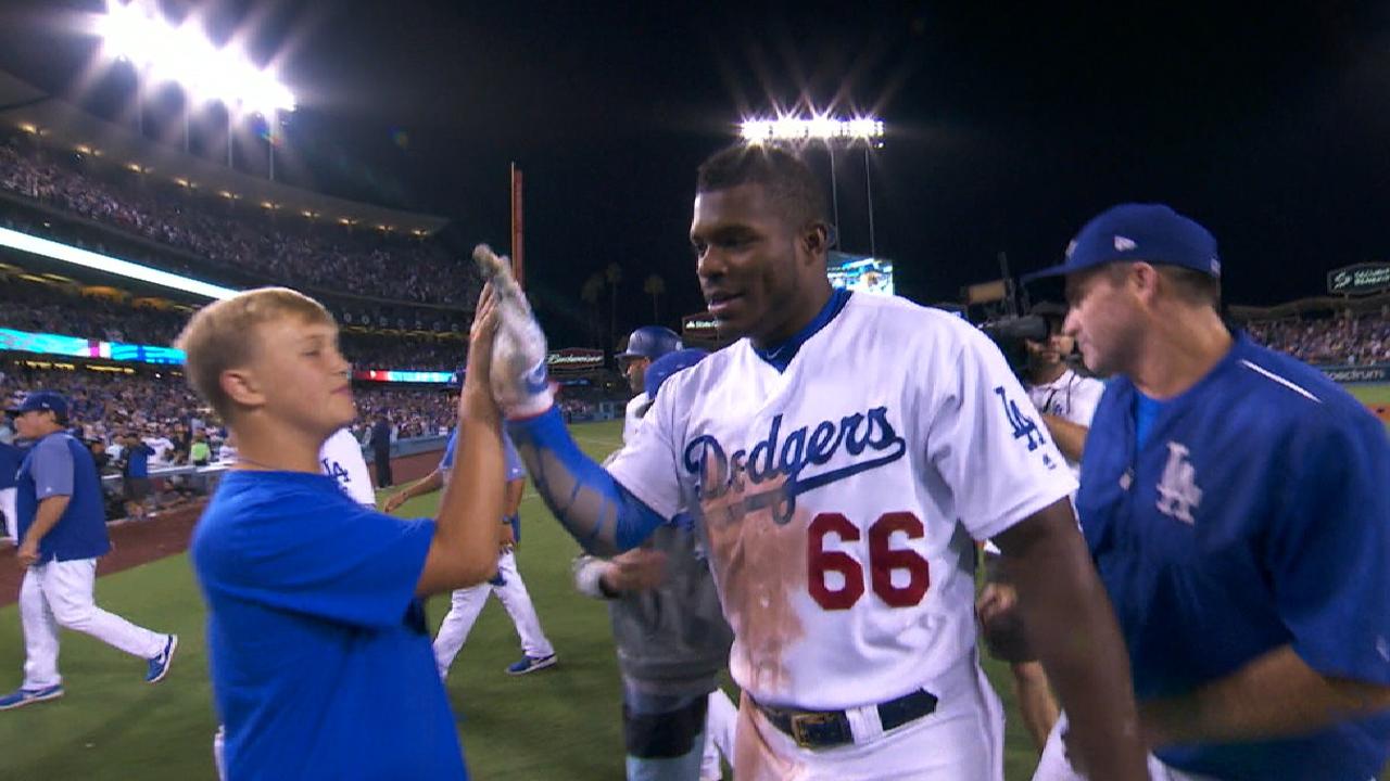 Yasiel Puig promete Serie Mundial para los Dodgers tras triunfo