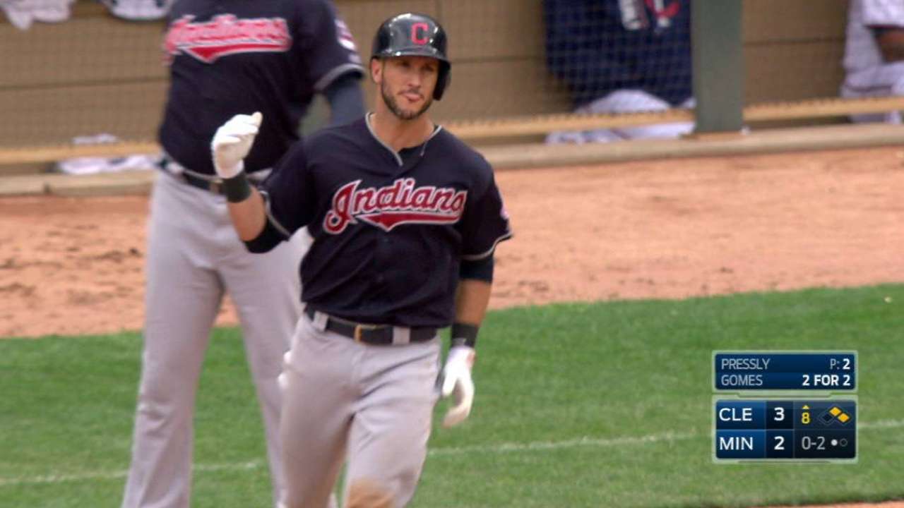Gomes ayudó a Indios a llevarse el 1er juego en Minnesota