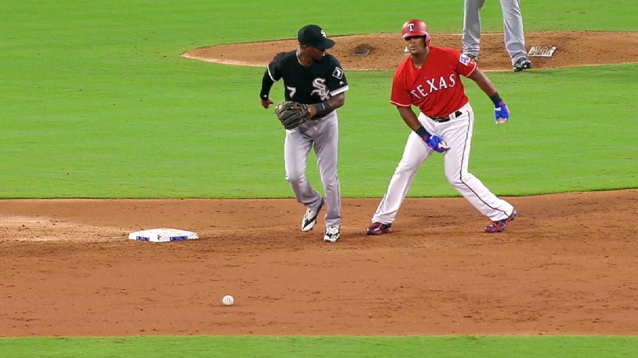 Adrián Beltré volvió a entretener a todos al dar un giro en las bases