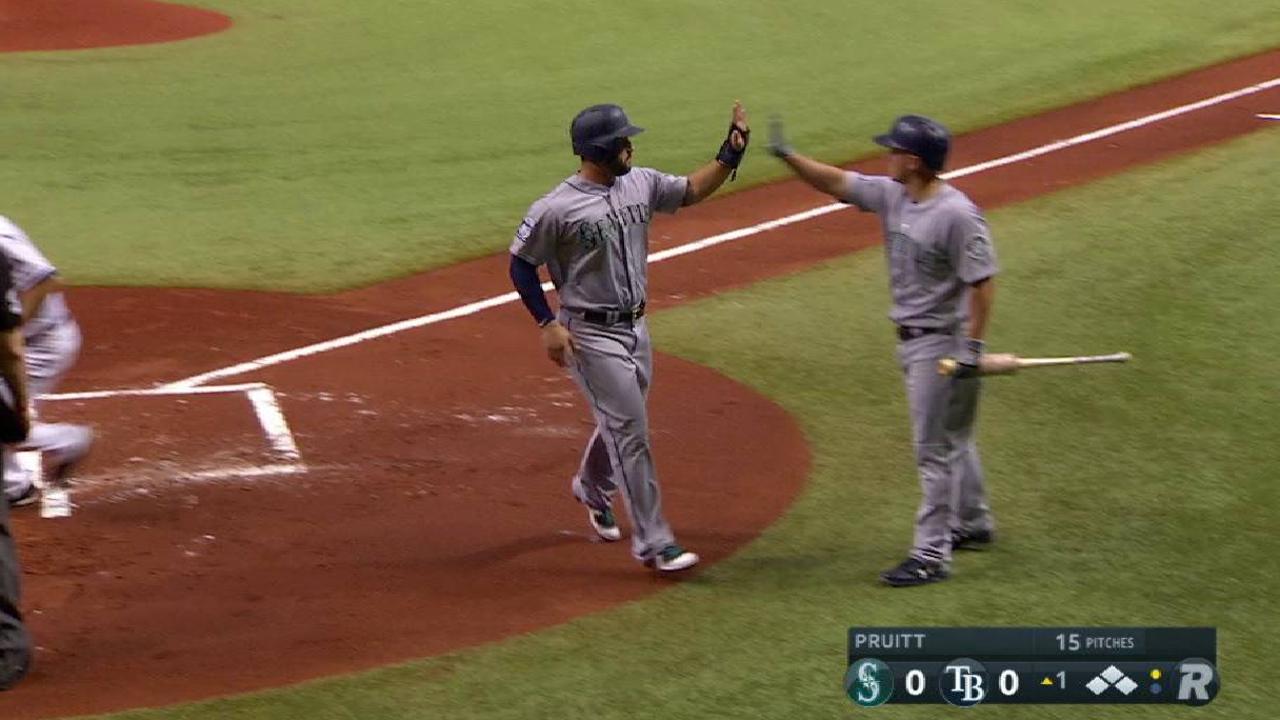 Cruz's run-scoring double
