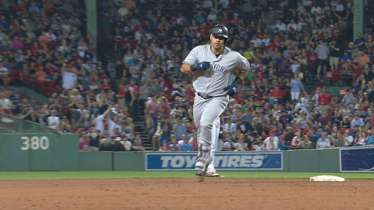 Sanchez's game-tying solo homer