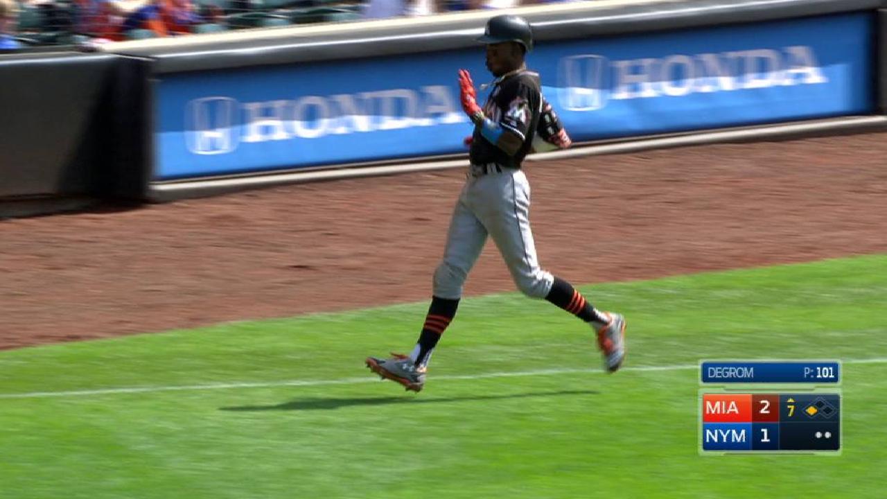 Rosario's miscue costs deGrom, offers lesson