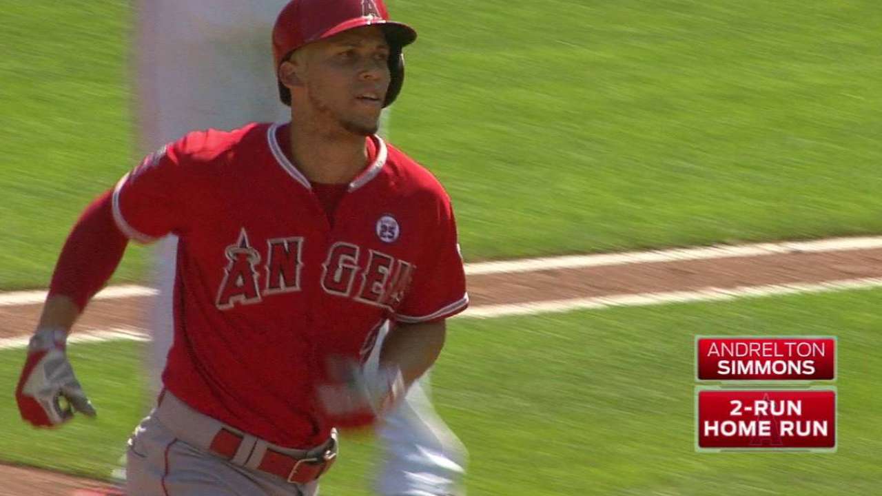 Simmons' two-run moonshot
