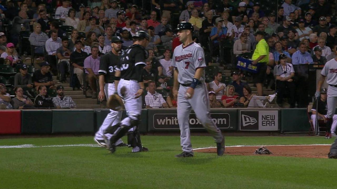 Mauer scores on wild pitch