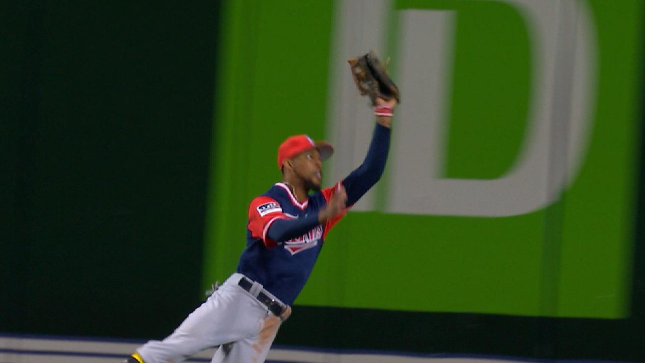 Must C: Buxton's athletic catch