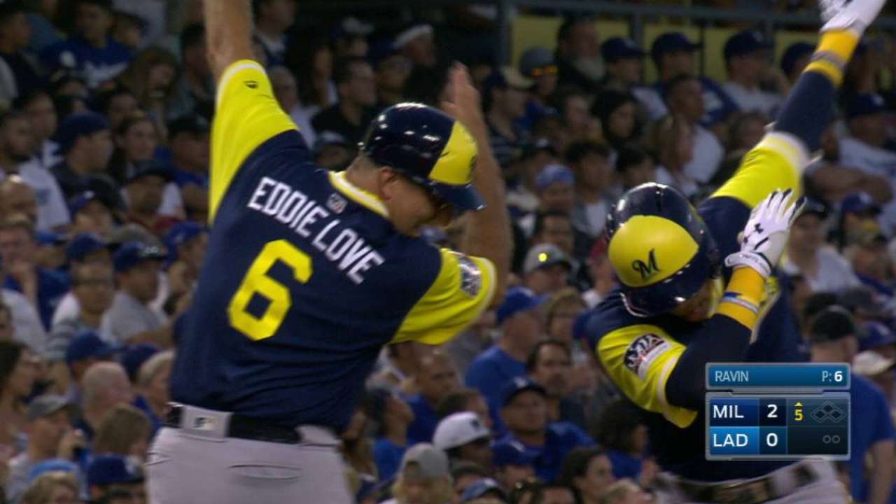 Davies cumplió con respaldo de Arcia y Cerveceros blanquean a L.A.