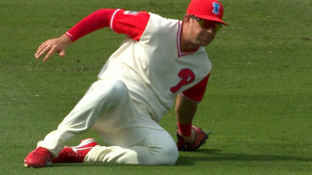 Must C: Phillies' triple play