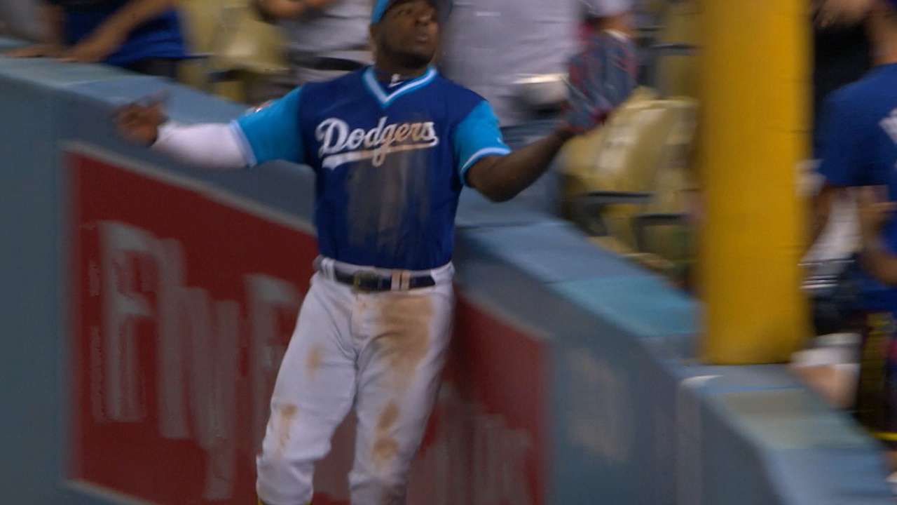 Puig leaps and robs a home run