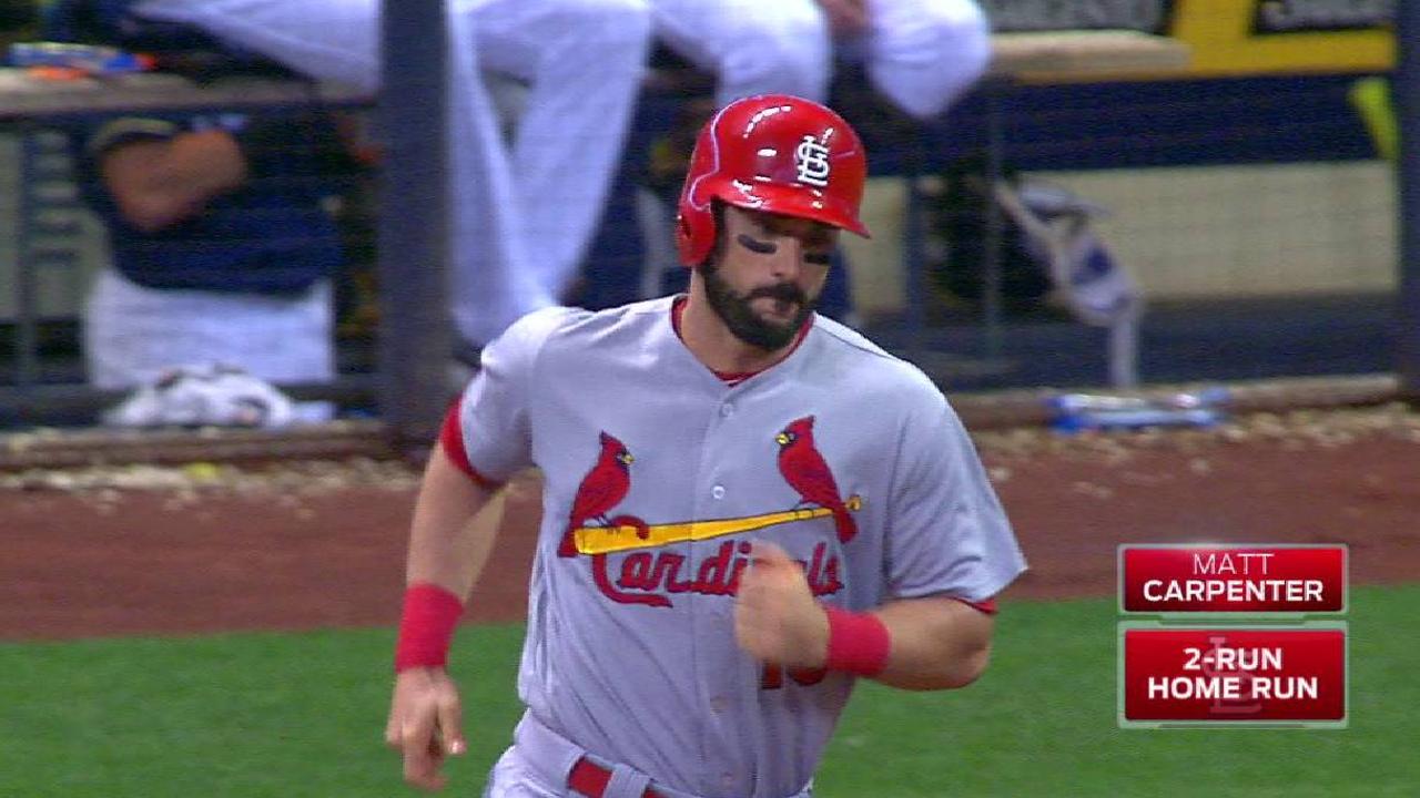 Con jonrón de Carpenter, Cardenales apalean a Cerveceros