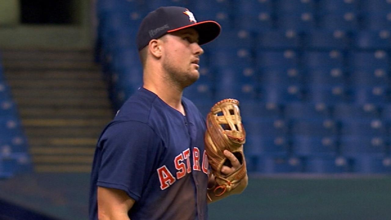 Davis pitches a scoreless 9th
